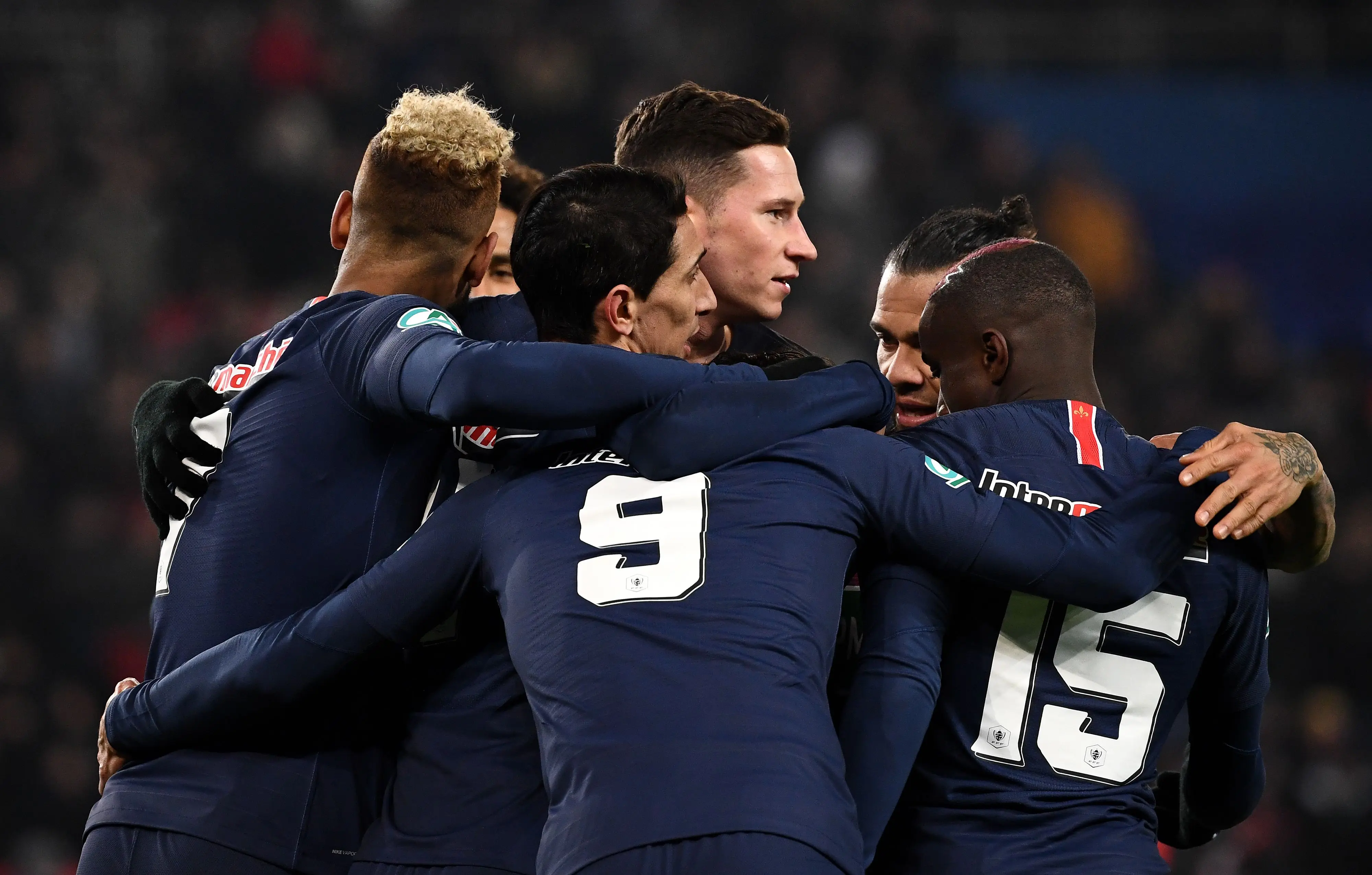 关于全力备赛：法国联赛球员彼此团结备战的信息