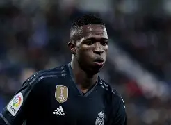 关于维尼修斯开场5分钟连进两球，梅西防线形同虚设！的信息