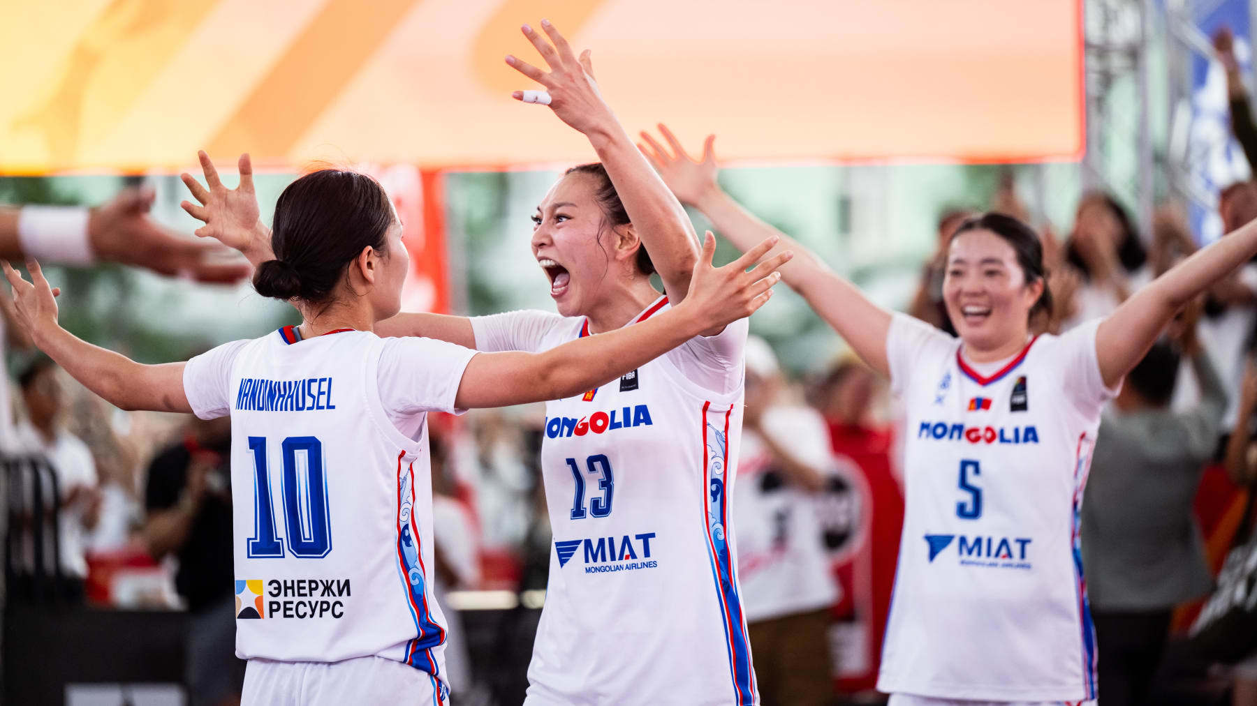 包含穆古鲁扎在美国队比赛中高光表现，关键助攻引发热议！的词条